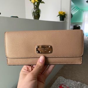 Michael kors wallet